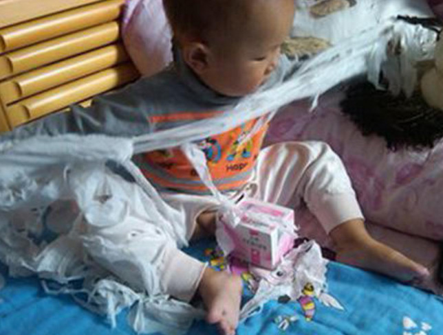 宝宝拿到什么东西都喜欢往嘴里放,妈妈们应该