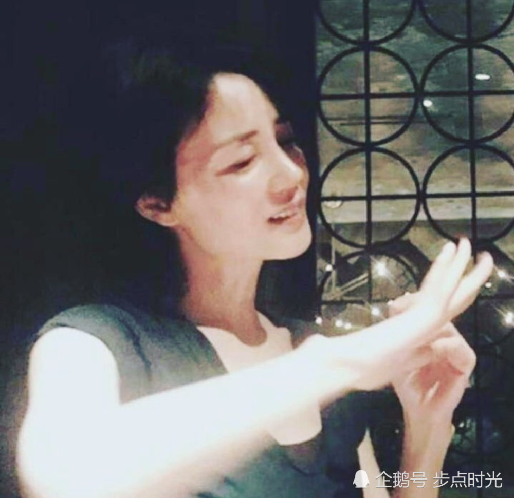 疑似王菲春晚定妆照曝光,从发型到服装都很喜