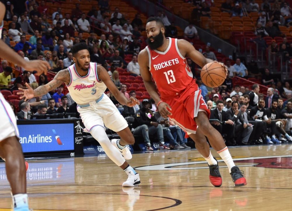 詹姆斯生涯第五次送压哨绝杀