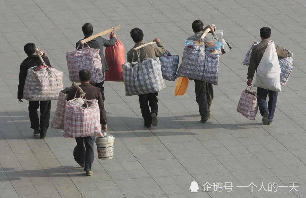 农民工打工累,返乡也累,看了春运路上的种种情形,心酸