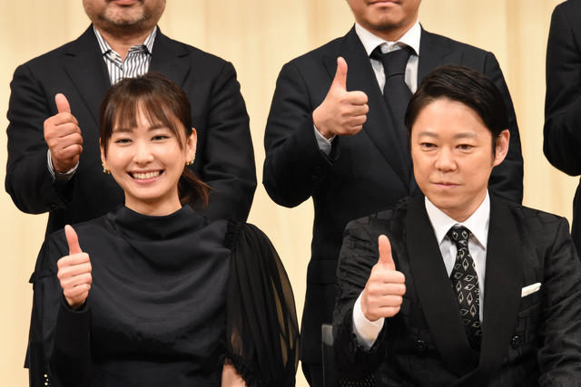 老婆笑得好甜！新垣结衣时隔10年再领蓝丝带奖