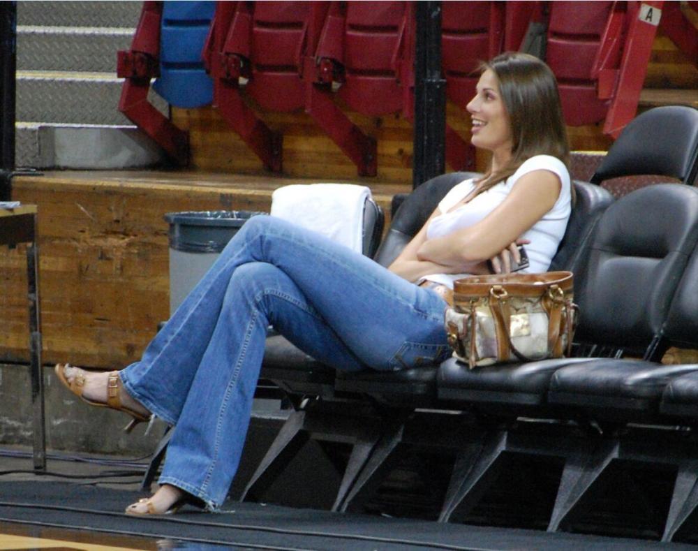 篮球女神与库里比高 一队因她受关注