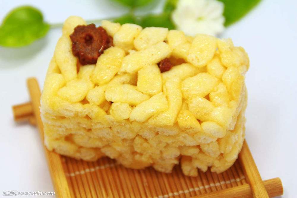 萨其马也可叫做沙琪玛,是中国的特色糕点,满族的一种食物