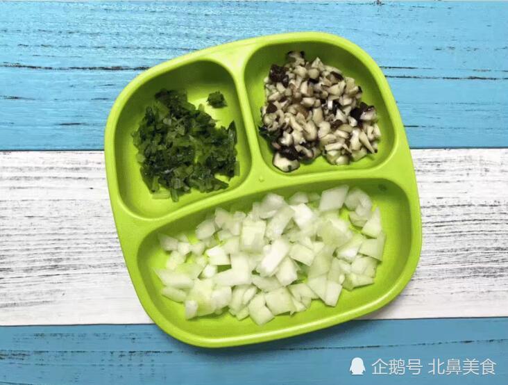 鲜美又清爽的冬瓜虾仁蔬菜羹,非常适合刚出牙