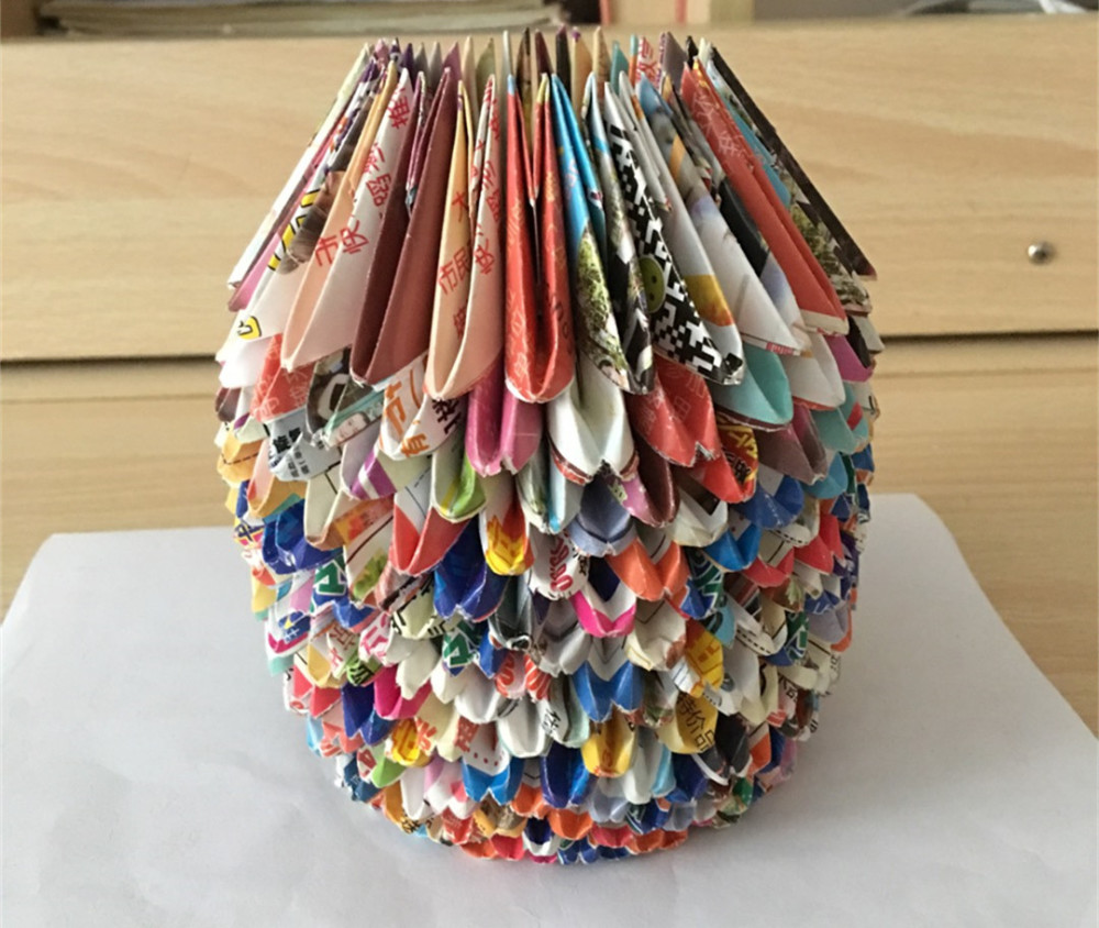 上小学时折的纸菠萝笔筒,大家还记得折叠步骤吗