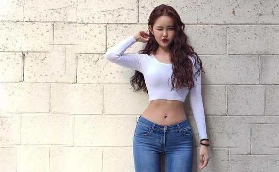 女神也玩街拍,紧身牛仔裤为你的美护航