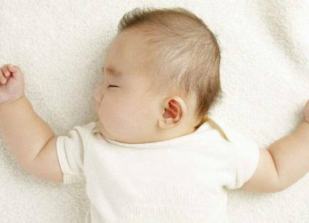 你家宝宝吃奶的时候是什么姿势?不同姿势有不