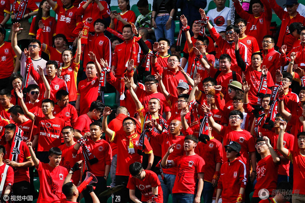 延边球迷横幅激情助威 与亚泰兄弟共勉