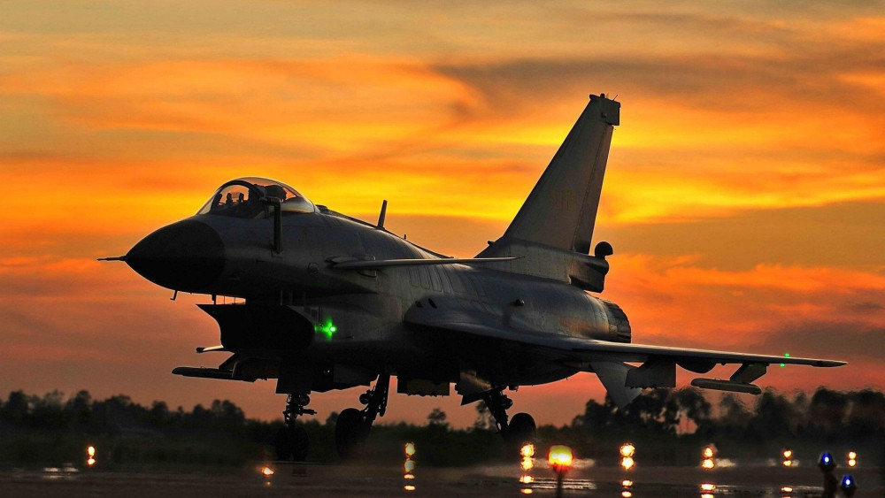 歼-10首飞成功那天,沈飞的人竟是这样的反应