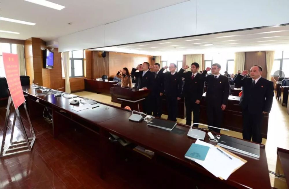 县人大常委会依法任命县监察委员会副主任和委