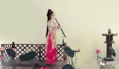 千门万户曈曈日,总把新桃换旧符