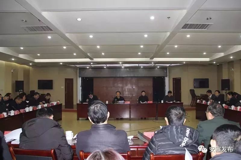 区委书记主持召开区委常委会第2次会议安排部