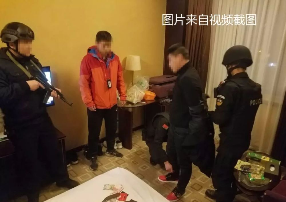 达州30余名特警持枪抓制贩毒案