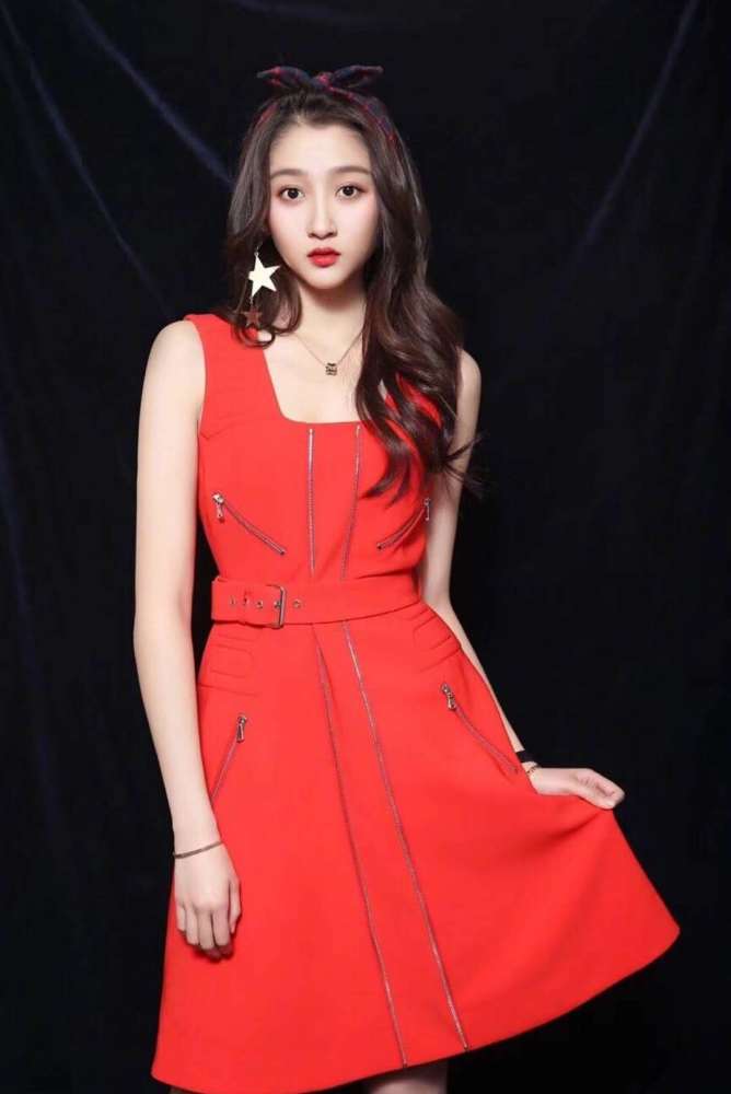 新年流行红裙子 Angelababy干练 关晓彤可爱 张