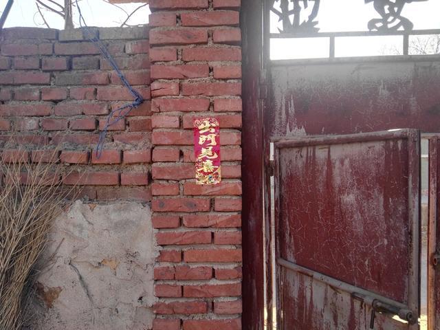 带你看看东北农村过年怎样打浆糊,贴春联的,有何讲究?