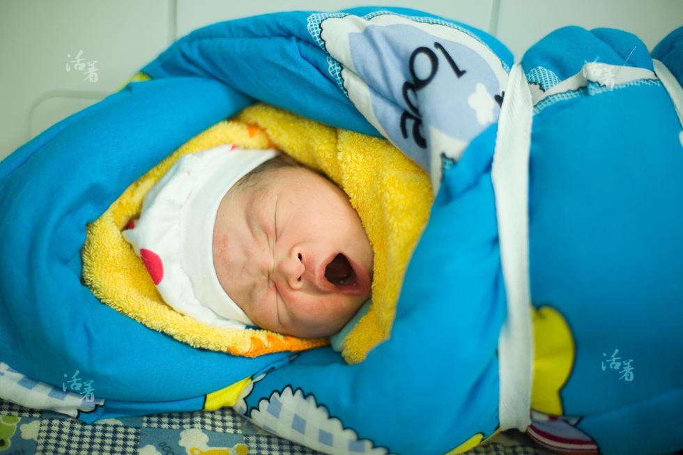 山村孕妇:孕检是一种奢侈 生活凄惨以命相依 亲贝网