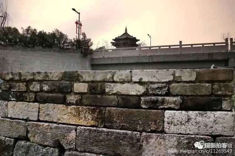 水西门(现已不存),明代称三山门,是南京明城墙十三座明代内城门之一.
