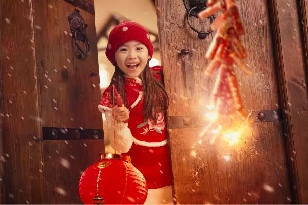 拜年、贴春联、年夜饭用英语怎么说?