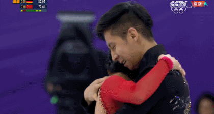 韩聪和俄奥组合之间展开时,他们用一套无可挑剔的自由滑绝地大反击