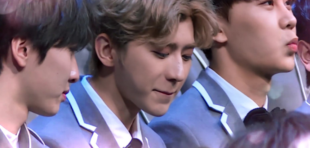 蔡徐坤嘴唇太干到处借润唇膏,张艺兴的润唇膏