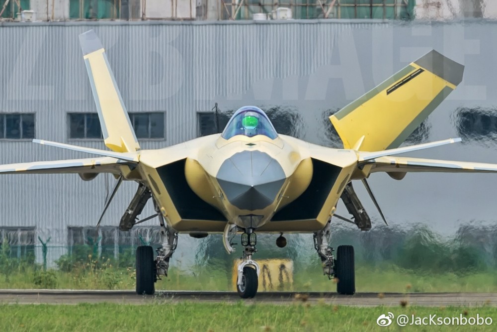 歼20重大改进型春节加班测试,解决一难题才能