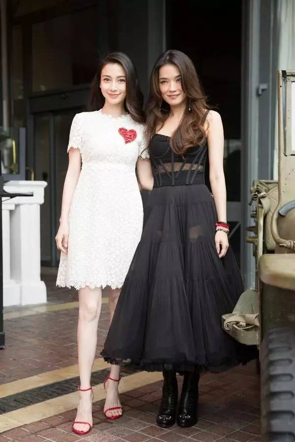 今年最火的凉鞋,高圆圆杨颖穿了都脱不下来了