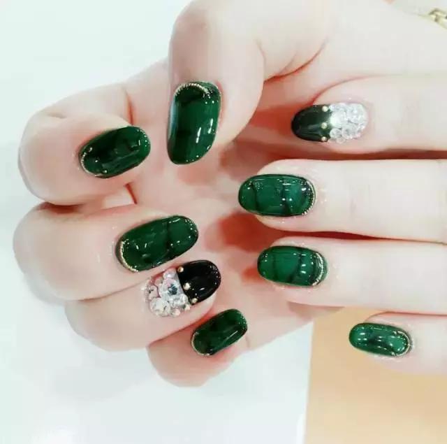 18年早春流行的美甲,这几款有你喜欢的吗?