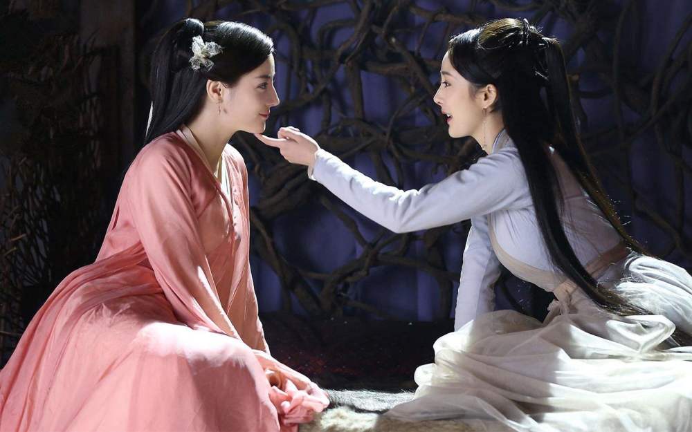 网曝迪丽热巴与杨幂闹不和!即将出走嘉行自立