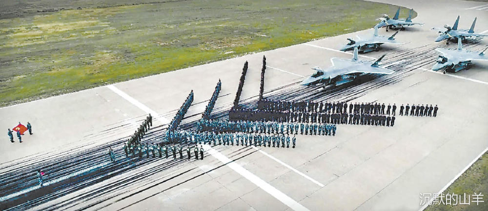 中国空军向全国人民拜年 祖国蓝天有你们守护