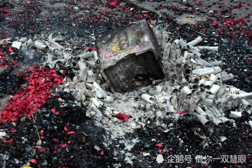 土豪一掷千金鞭炮响不停,pm2.5爆表健康谁买单