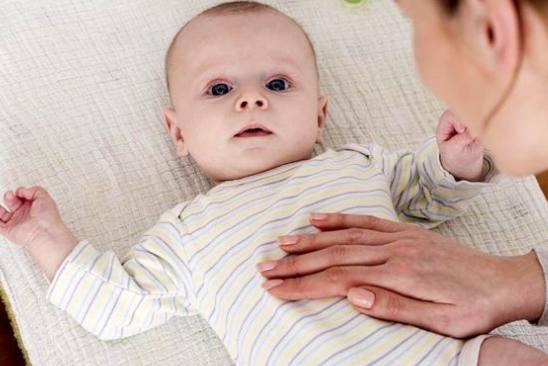 小宝宝的肚子经常看着都是鼓鼓胀胀的,这是为