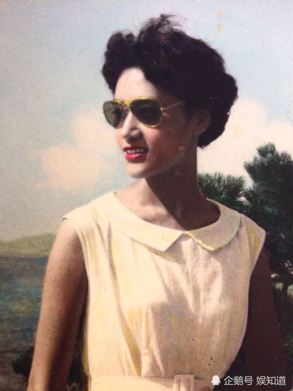 李嘉欣庆祝妈妈80岁大寿引发网友热议:有钱就