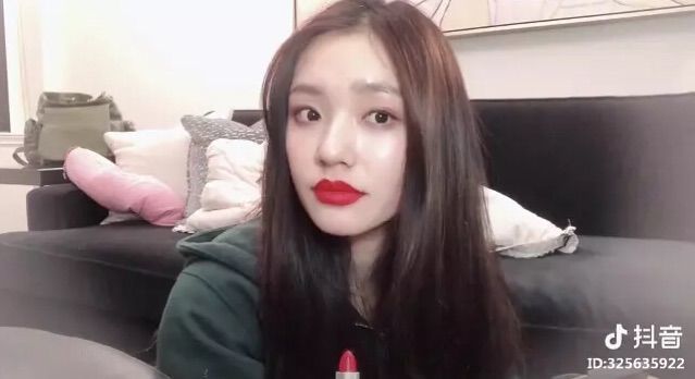 林允学范冰冰抖音放涂口红视频,却被网友吐槽