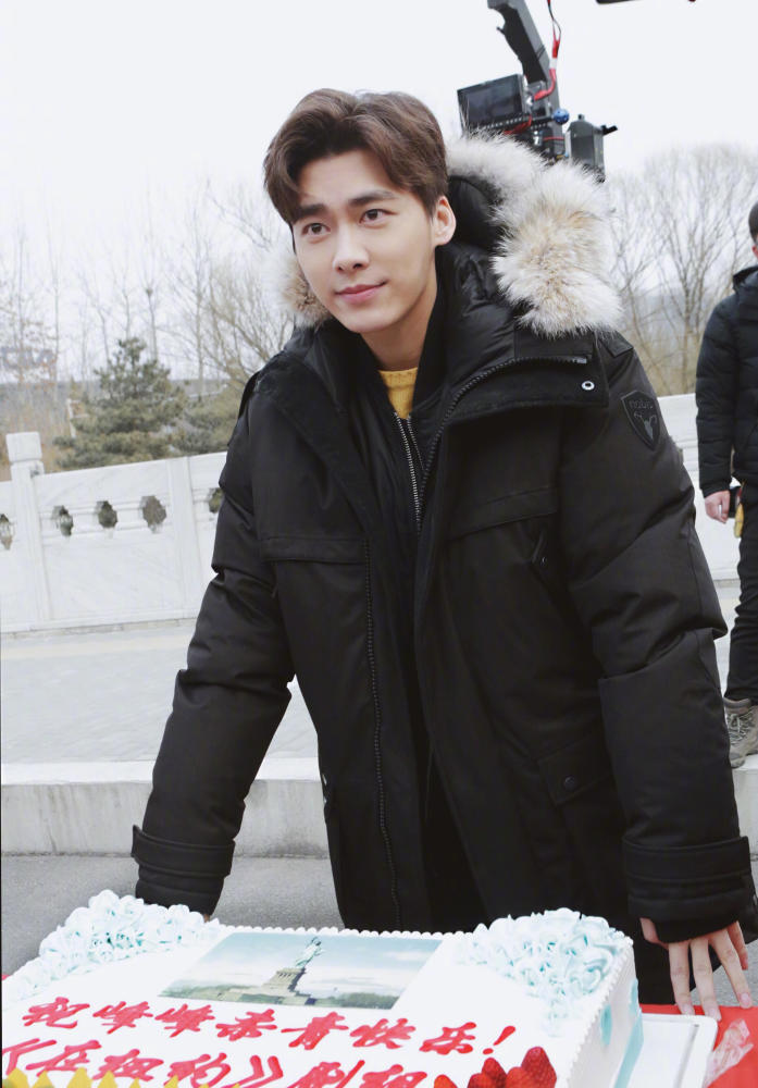 李易峰春晚后就投入拍戏,《在纽约》杀青心情