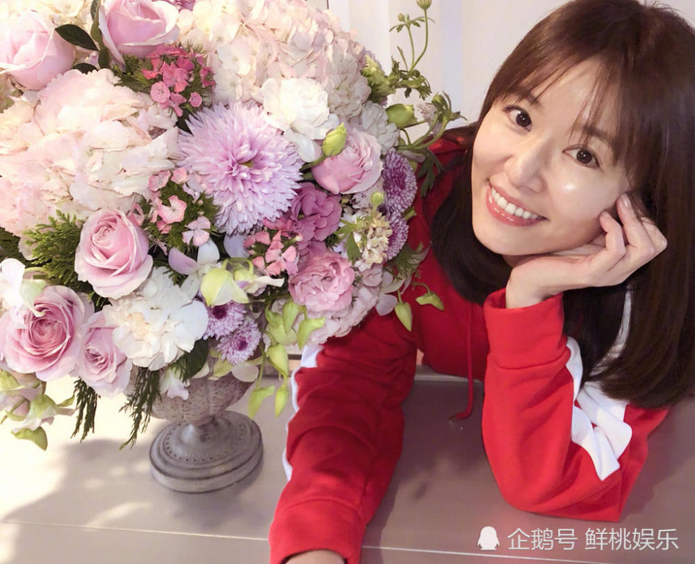 霍建华林心如一家三口同游动物园,林心如背爱