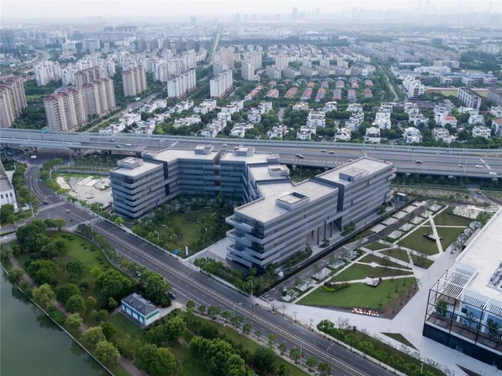 面向城市公园:张江集电港一期\/刘宇扬建筑事务