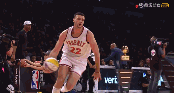 1984年,nba第一届扣篮大赛冠军得主是来自菲尼克斯太阳队的22号拉里
