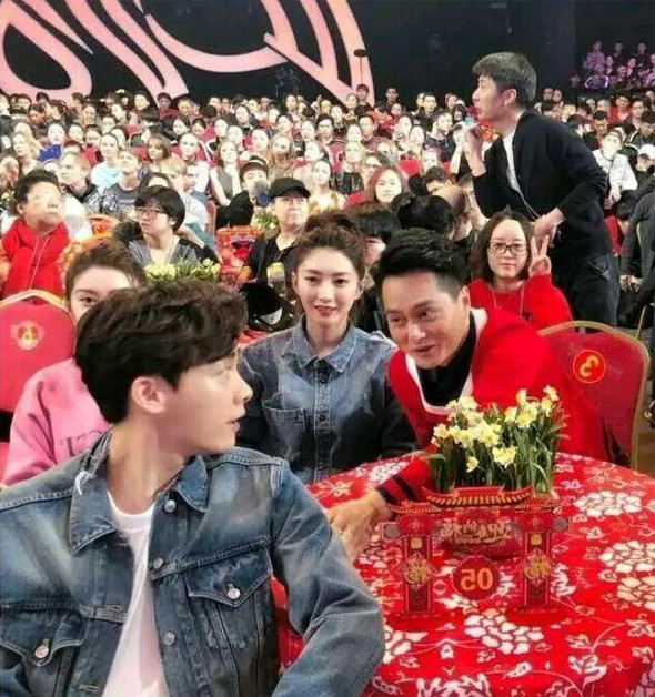 太意外!李易峰和江疏影竟然早都在一起了,网友