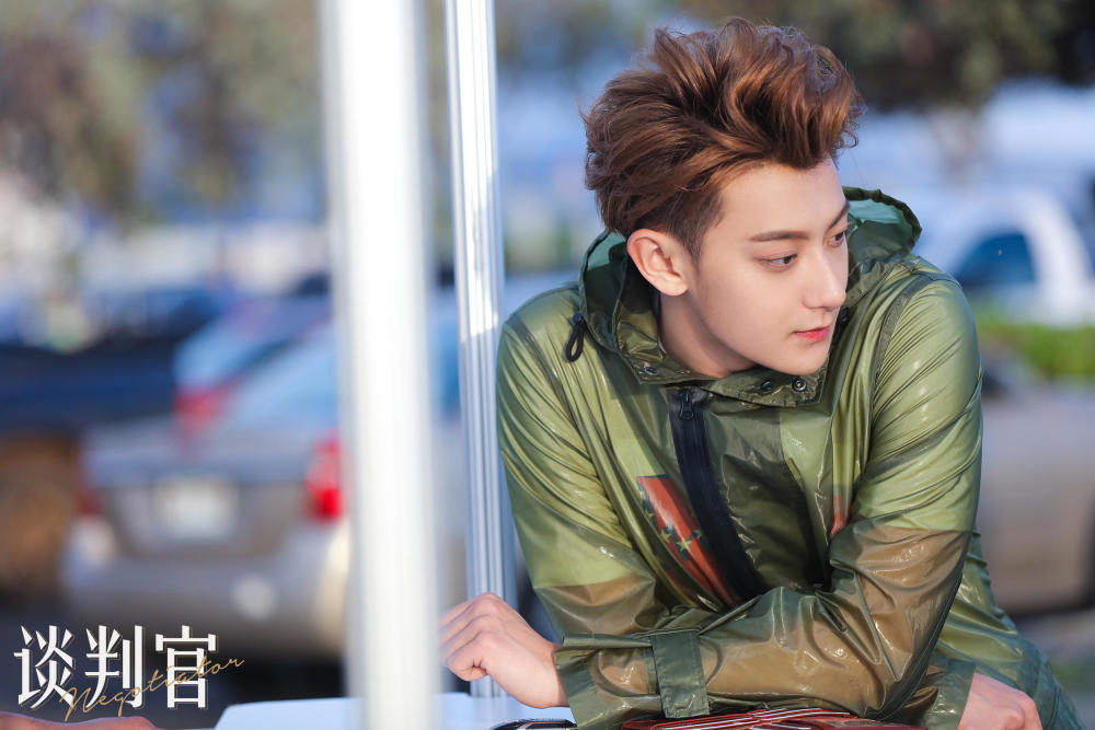 《谈判官》谢晓飞破产之后最大变化是头发,网