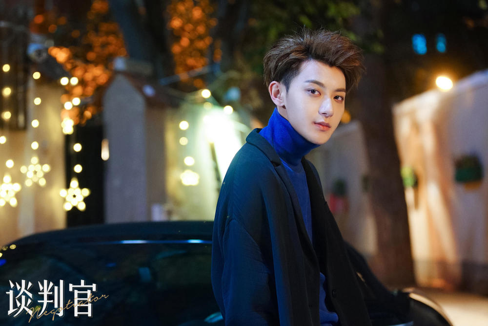 《谈判官》谢晓飞破产之后最大变化是头发,网