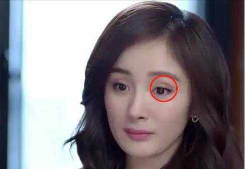 发际线后杨幂在《谈判官》中又被发现新槽点,