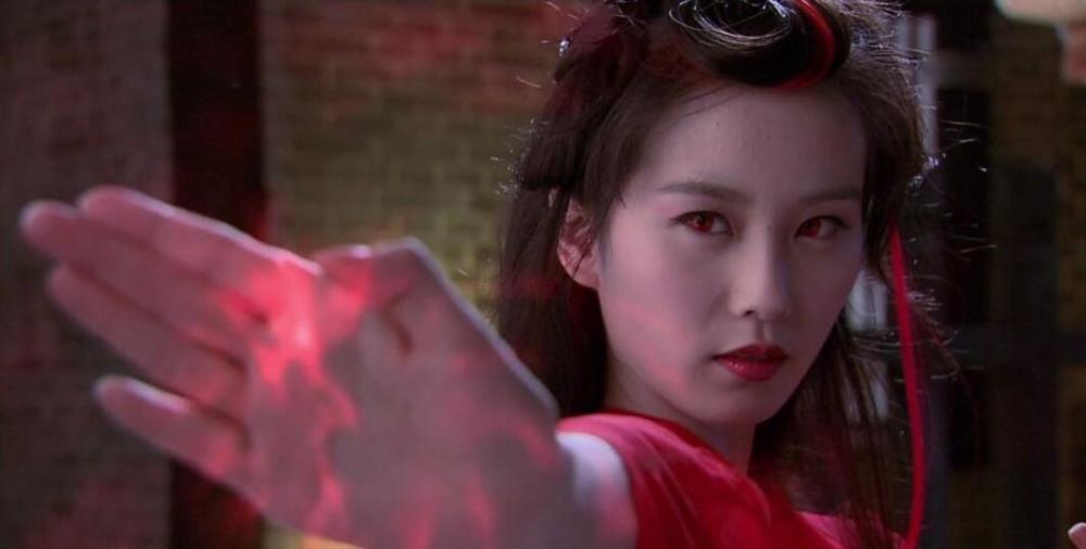 盘点!当明星戴上红色美瞳，刘诗诗霸气，赵丽颖妖艳