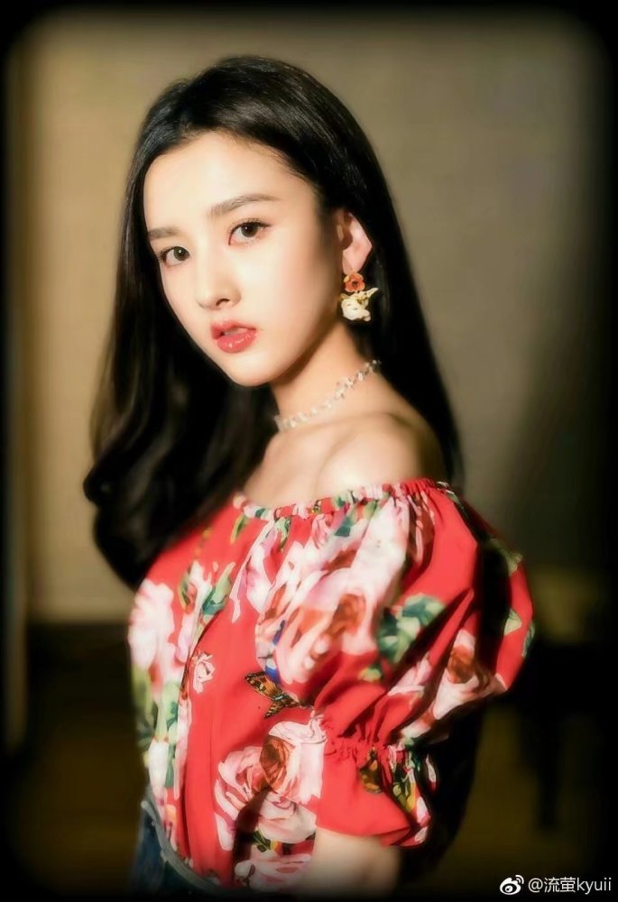 缩小版张柏芝:宋祖儿精致的五官,樱桃般的小嘴