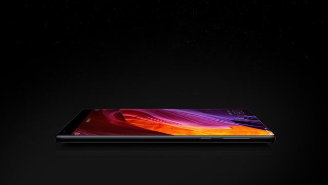 柔性屏配铰链,这才是折叠手机的正确打开方式