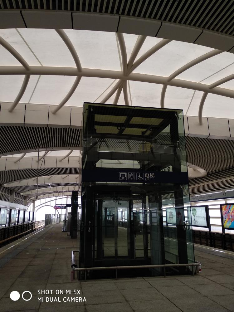 武汉轻轨1号线泾河站 直达电梯和候车室登陆站