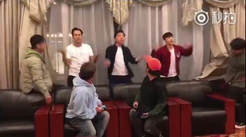 张艺兴黄渤陈伟霆组成春晚三人组,新奇舞蹈搞