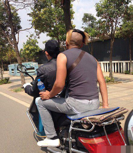 搞笑段子:最近学理发吗,昨晚闲着无聊,就想着用