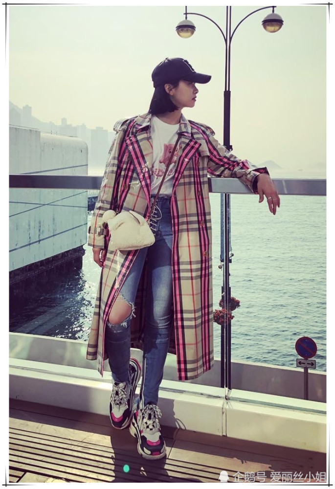 宋茜穿这破洞裤拉链都没一条,还配老爹鞋,网友