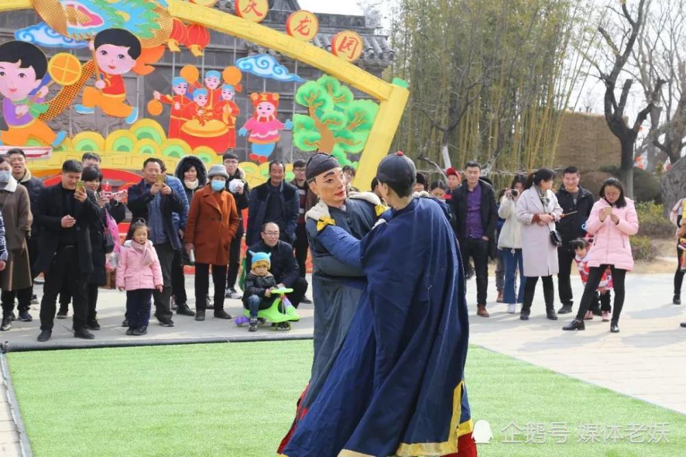 临沂龙园旅游区新春庙会游客持续暴满,3天接纳