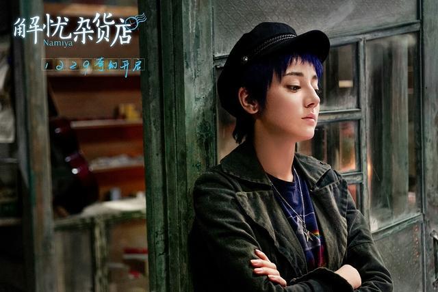 短发迪丽热巴,王俊凯和成龙一台戏,如何展现人